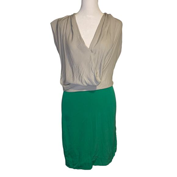 Diane Von Furstenberg gray & green silk mini dress size 0 - Picture 1 of 11